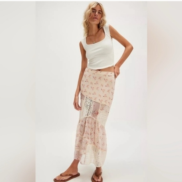 Free People Dresses & Skirts - NWT Free People Daniella Lace Maxi Skirt Floral White Size M